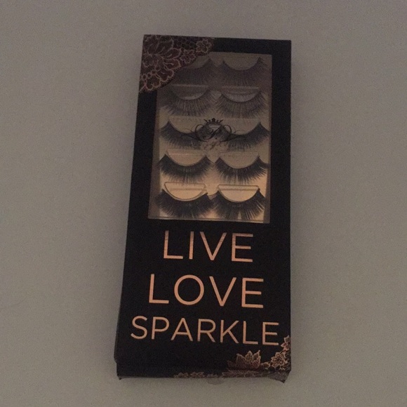 💕SOLD💕 Paris Hilton Live Love Sparkle Eyelashes 5 Pairs - Picture 2 of 3